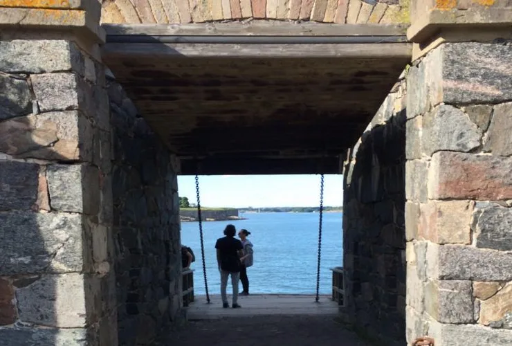 Saarihyppely Suomenlinna